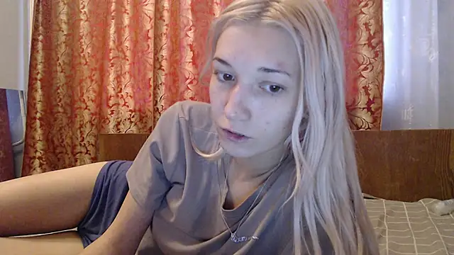 Snapshot of maybe_doll chatting on 15, 11, 2025 maybe doll online show from 15, 11, 2025