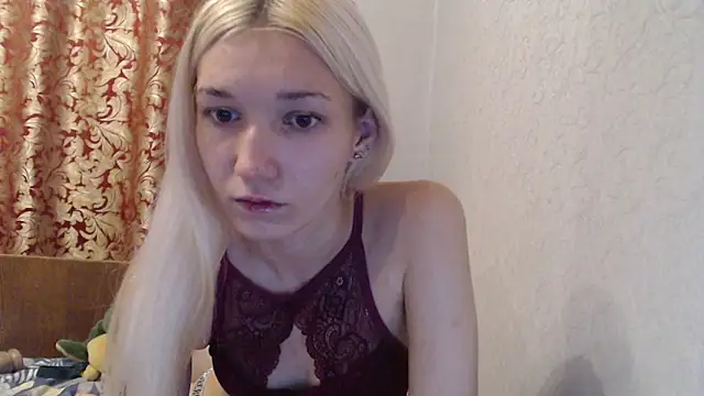 Snapshot of maybe_doll chatting on 27, 11, 2025 maybe doll online show from 27, 11, 2025