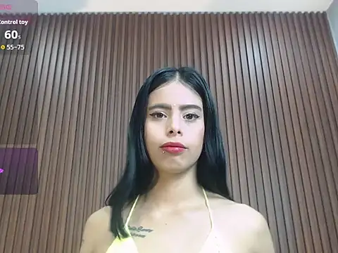 Snapshot of laura_maite_ chatting on 21, 12, 2025 laura maite online show from 21, 12, 2025