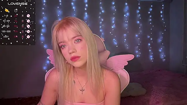 Snapshot of myprettylola chatting on 2, 12, 2025 myprettylola online show from 2, 12, 2025