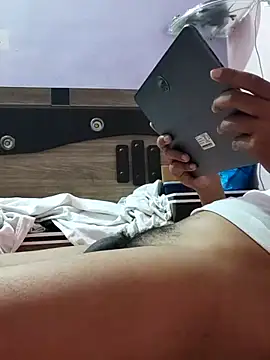 Snapshot of vickymtrb chatting on 28, 10, 2025 vickymtrb online show from 28, 10, 2025