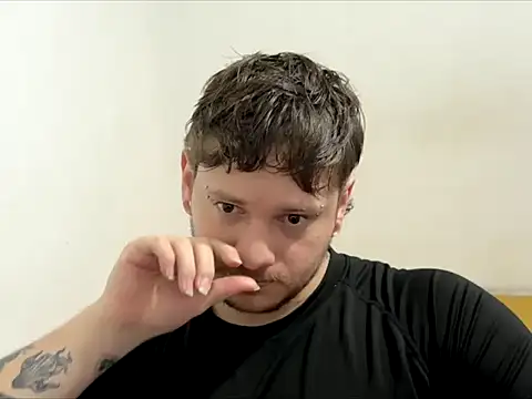 Snapshot of Skol_100802 chatting on 28, 3, 2026 Skol 100802 online show from 28, 3, 2026