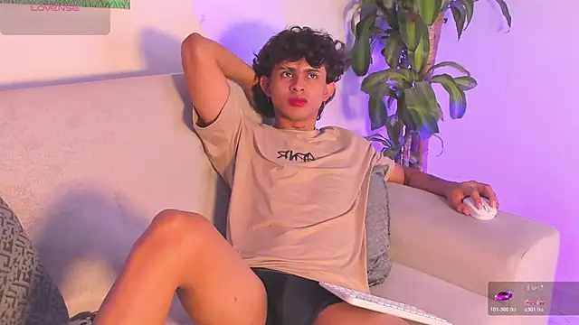 Snapshot of lua_boy chatting on 21, 11, 2025 lua boy online show from 21, 11, 2025