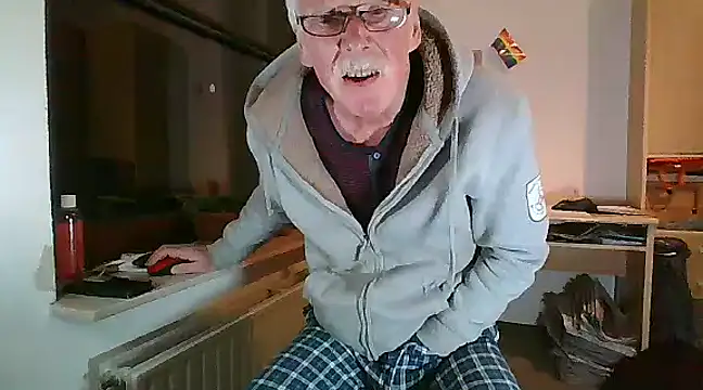 Snapshot of super-snoopy chatting on 15, 12, 2024 super-snoopy online show from 15, 12, 2024