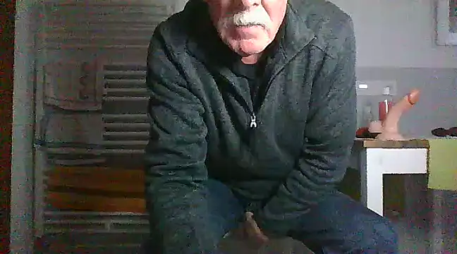 Snapshot of super-snoopy chatting on 12, 1, 2025 super-snoopy online show from 12, 1, 2025