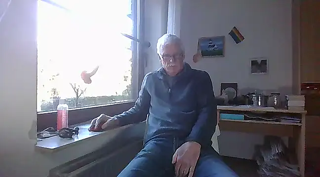 Snapshot of super-snoopy chatting on 19, 1, 2025 super-snoopy online show from 19, 1, 2025