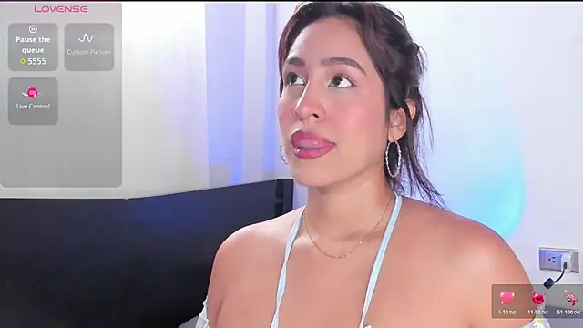 Nyxaraa online show from 11, 11, 2025