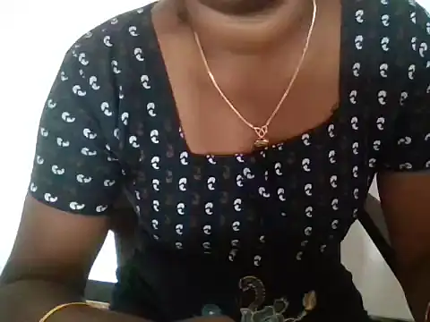 Snapshot of Tamilmallu-duskygirl03 chatting on 25, 10, 2025 Tamilmallu-duskygirl03 online show from 25, 10, 2025