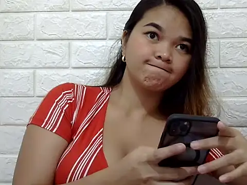 Snapshot of PinayHugwclit4sale chatting on 16, 10, 2025 PinayHugwclit4sale online show from 16, 10, 2025