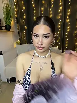 LoraShines online show from 11, 6, 2026
