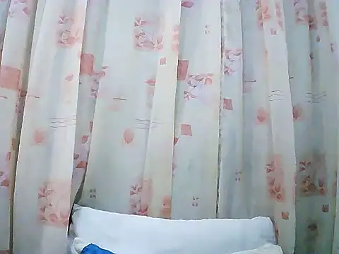 JuicyLipsXx1 online show from 15, 10, 2025