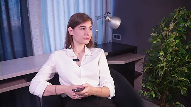 TwilaSanks online show from 13, 10, 2025