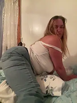 Snapshot of SugarMilkandHoney chatting on 9, 10, 2025 SugarMilkandHoney online show from 9, 10, 2025