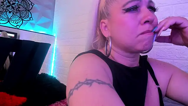 Snapshot of pamela_velazco chatting on 3, 12, 2025 pamela velazco online show from 3, 12, 2025