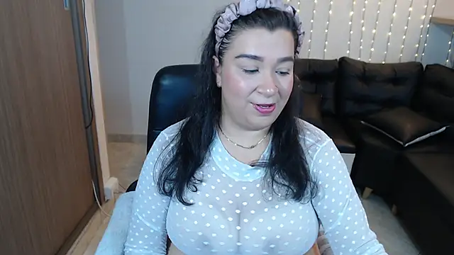 bella sweet 01 online show from 10, 10, 2025