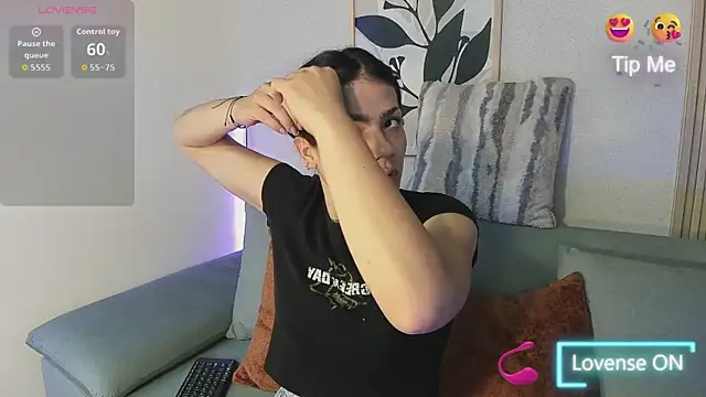 Snapshot of KassMonroe chatting on 7, 4, 2026 KassMonroe online show from 7, 4, 2026