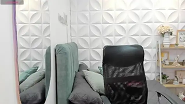 Snapshot of KassMonroe chatting on 6, 7, 2026 KassMonroe online show from 6, 7, 2026
