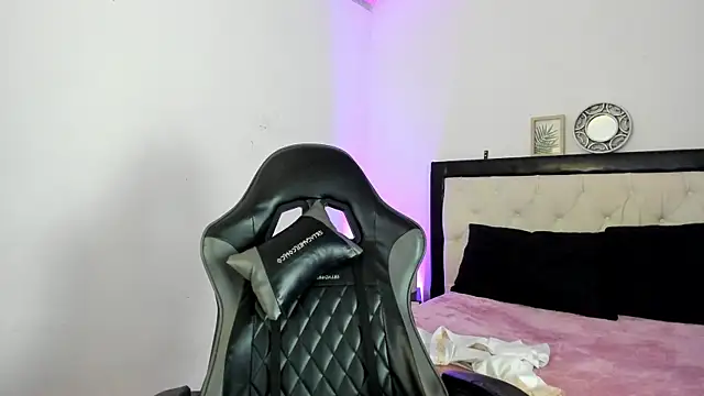 Sara Roades online show from 26, 11, 2025