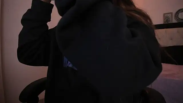 Sara Roades online show from 13, 12, 2025