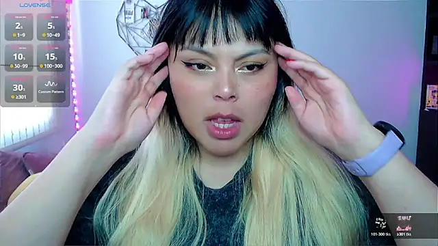 Snapshot of EllieMoonX chatting on 24, 4, 2026 EllieMoonX online show from 24, 4, 2026