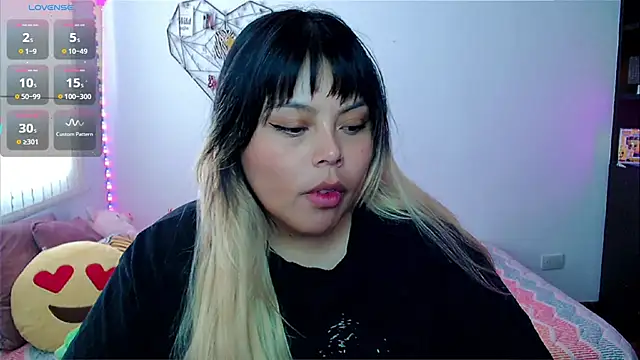 Snapshot of EllieMoonX chatting on 25, 4, 2026 EllieMoonX online show from 25, 4, 2026