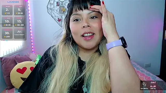 Snapshot of EllieMoonX chatting on 29, 4, 2026 EllieMoonX online show from 29, 4, 2026