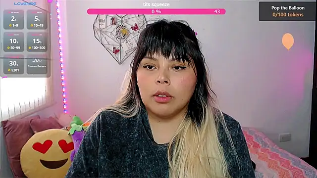 Snapshot of EllieMoonX chatting on 6, 5, 2026 EllieMoonX online show from 6, 5, 2026