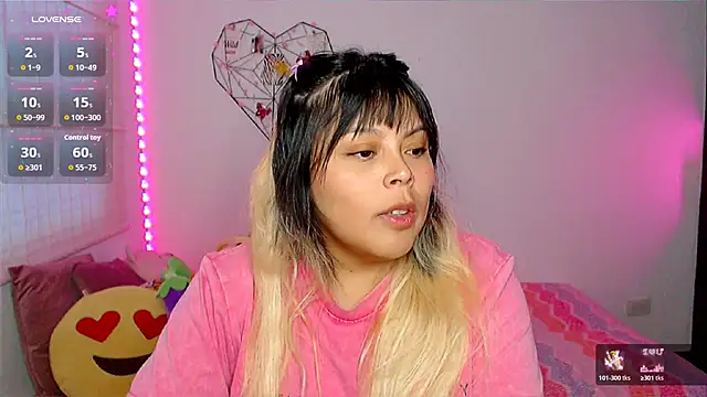 Snapshot of EllieMoonX chatting on 8, 5, 2026 EllieMoonX online show from 8, 5, 2026