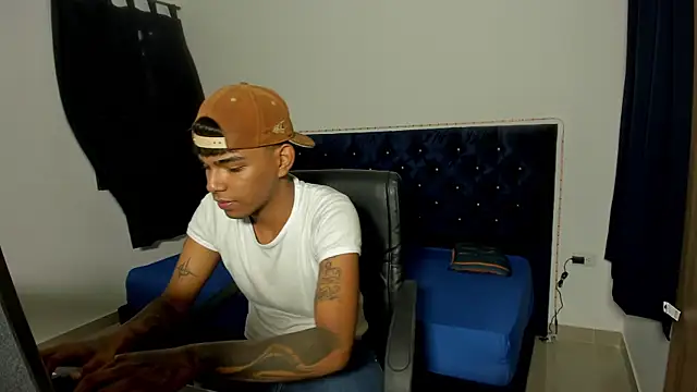 Snapshot of elias_ford chatting on 10, 10, 2025 elias ford online show from 10, 10, 2025