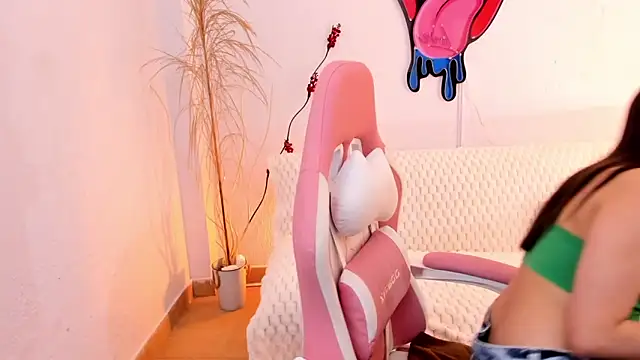 EmmaMyers1 online show from 4, 2, 2026