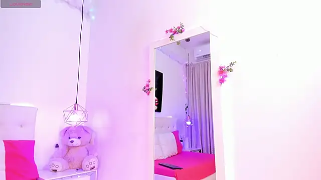 Nara Pink online show from 15, 12, 2025