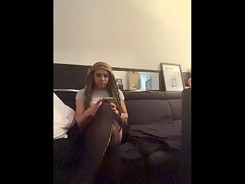 Snapshot of luziaaa92 chatting on 13, 10, 2025 luziaaa92 online show from 13, 10, 2025