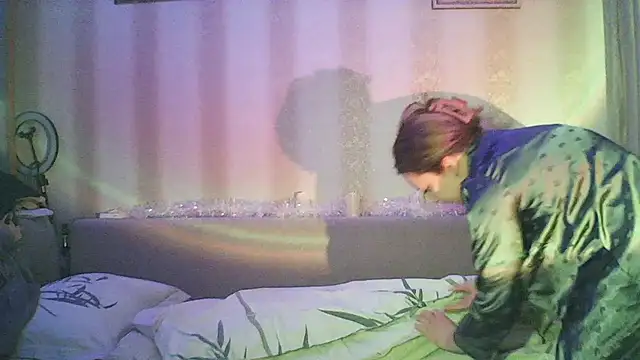 MoodieMira online show from 4, 2, 2026