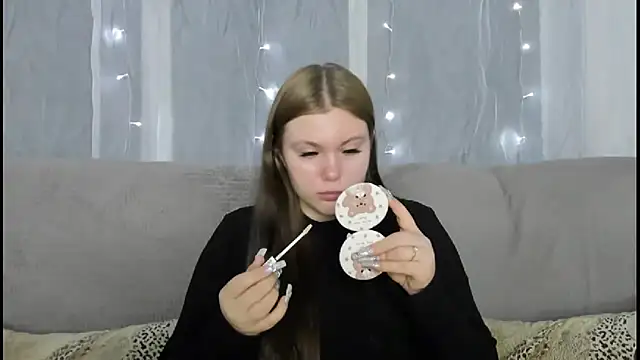 Snapshot of Musegirl chatting on 19, 12, 2025 Musegirl online show from 19, 12, 2025