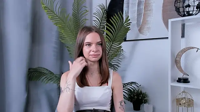 Snapshot of NicolaRindler chatting on 10, 10, 2025 NicolaRindler online show from 10, 10, 2025
