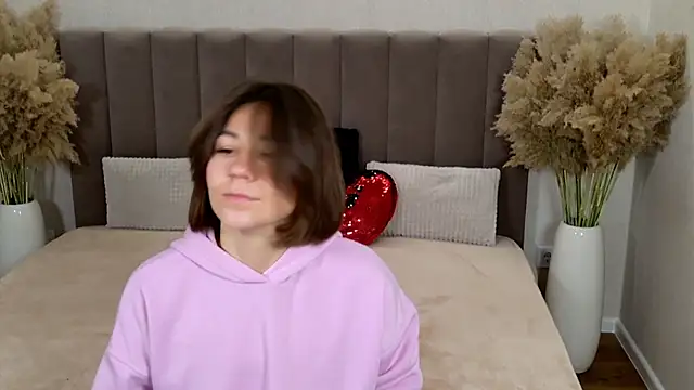 Snapshot of EdenSolis chatting on 28, 10, 2025 EdenSolis online show from 28, 10, 2025