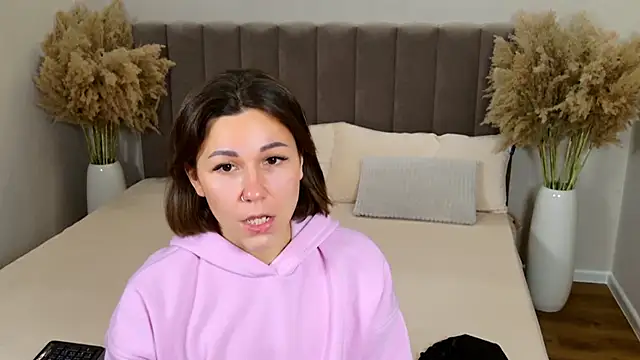 Snapshot of EdenSolis chatting on 17, 11, 2025 EdenSolis online show from 17, 11, 2025