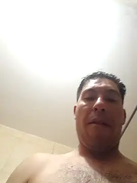 Snapshot of Ezeaxl chatting on 4, 12, 2025 Ezeaxl online show from 4, 12, 2025