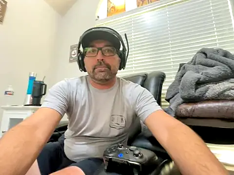 Snapshot of Fun_Time_Ron_2 chatting on 18, 10, 2025 Fun Time Ron 2 online show from 18, 10, 2025
