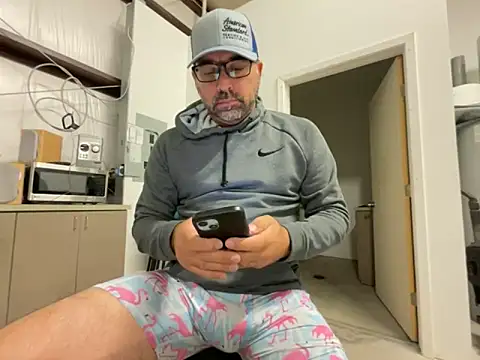 Snapshot of Fun_Time_Ron_2 chatting on 22, 10, 2025 Fun Time Ron 2 online show from 22, 10, 2025