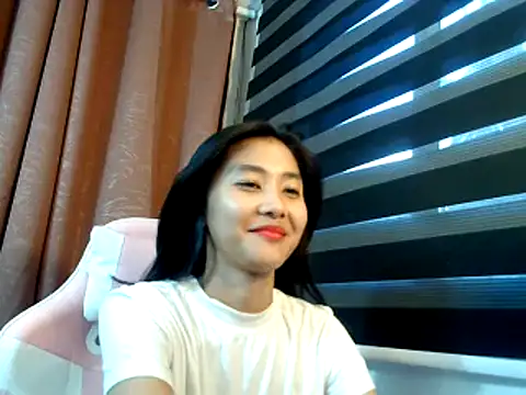 Snapshot of De_amore chatting on 12, 10, 2025 De amore online show from 12, 10, 2025