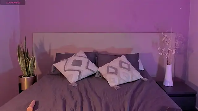 Snapshot of MiissBombom chatting on 15, 11, 2025 MiissBombom online show from 15, 11, 2025