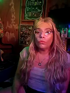 Snapshot of Queen2clouds chatting on 15, 11, 2025 Queen2clouds online show from 15, 11, 2025