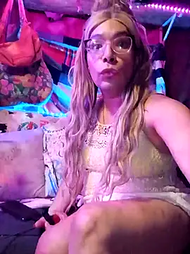 Snapshot of Queen2clouds chatting on 16, 11, 2025 Queen2clouds online show from 16, 11, 2025