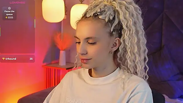 Snapshot of mia_silkk chatting on 16, 1, 2026 mia silkk online show from 16, 1, 2026