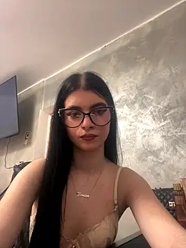 Snapshot of MissHerra2 chatting on 25, 11, 2025 MissHerra2 online show from 25, 11, 2025