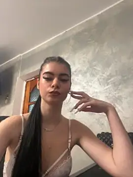 Snapshot of MissHerra2 chatting on 28, 11, 2025 MissHerra2 online show from 28, 11, 2025