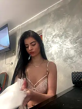 Snapshot of MissHerra2 chatting on 15, 12, 2025 MissHerra2 online show from 15, 12, 2025