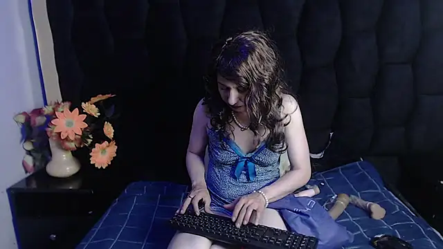 Kylie Bloom online show from 10, 11, 2025