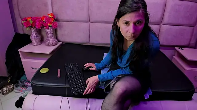 Kylie Bloom online show from 18, 11, 2025